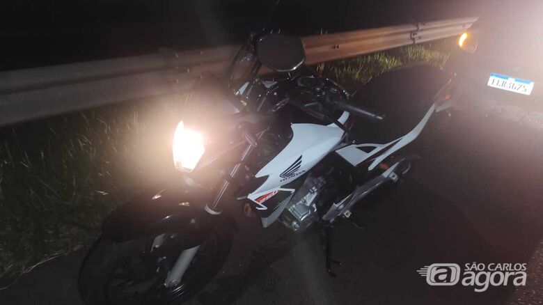 Motociclista fica ferido após ser fechado por carro na rodovia Washington Luís em São Carlos - Crédito: Foto: Maycon Maximino/São Carlos Agora