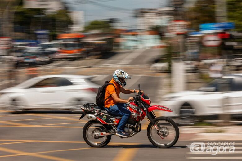 O governador de São Paulo, Tarcísio de Freitas, sancionou nesta terça-feira (23) a lei que isenta do pagamento do IPVA motocicletas, ciclomotores e motonetas de até 180 cilindradas, desde que sejam de propriedade de pessoas físicas. A medida passa a valer - Crédito: Divulgação/Governo de SP