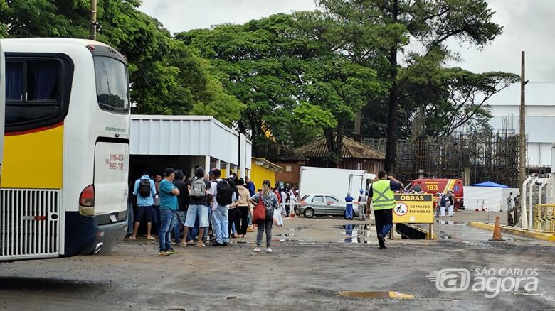 Vazamento de amônia em empresa mobiliza Corpo de Bombeiros e Samu na SP-310 em São Carlos - Crédito: Foto: Maycon Maximino/São Carlos Agora