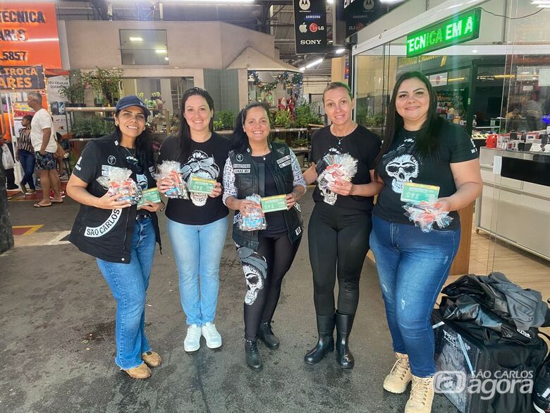 Motoclube feminino realiza ação de conscientização do Dezembro Vermelho em São Carlos -