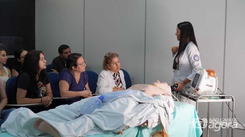 Enfermeiros da Santa Casa passam por capacitação em atendimento de parada cardiorrespiratória -