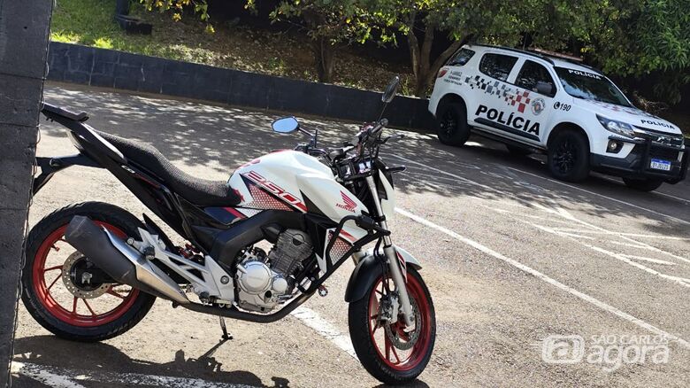 Menor de 14 anos é apreendido após perseguição e recuperação de moto furtada no Cidade Aracy - Crédito: Maycon Maximino