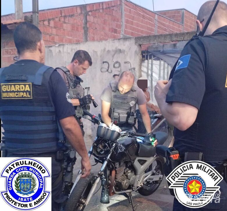 GCM e PM apreendem moto sem placa e com chassi adulterado durante ação conjunta em Ibaté - Crédito: Foto: Divulgação/PM e GCM