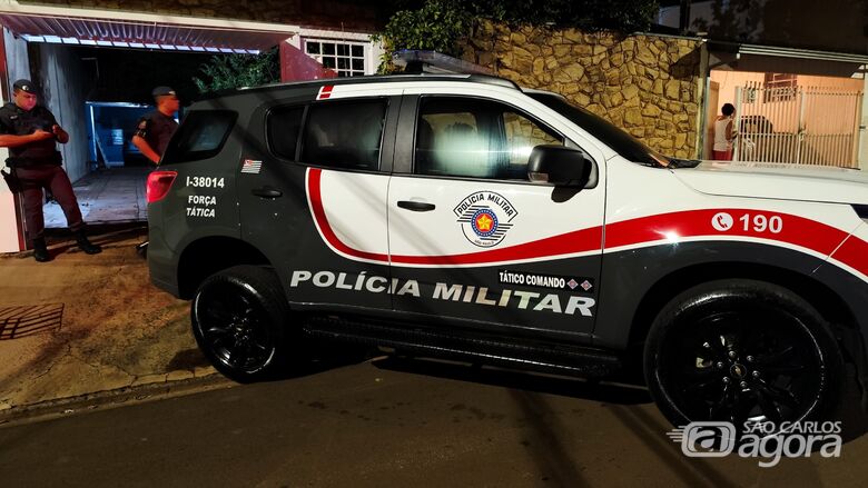 Força Tática apreende grande quantidade de drogas e detém suspeito após perseguição no Santa Felícia - Crédito: SCA