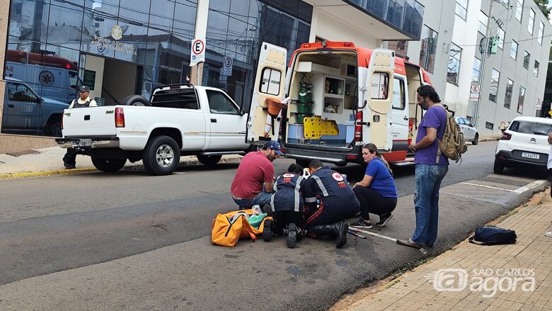 Motoboy fica ferido após colisão no Centro - Crédito: SCA
