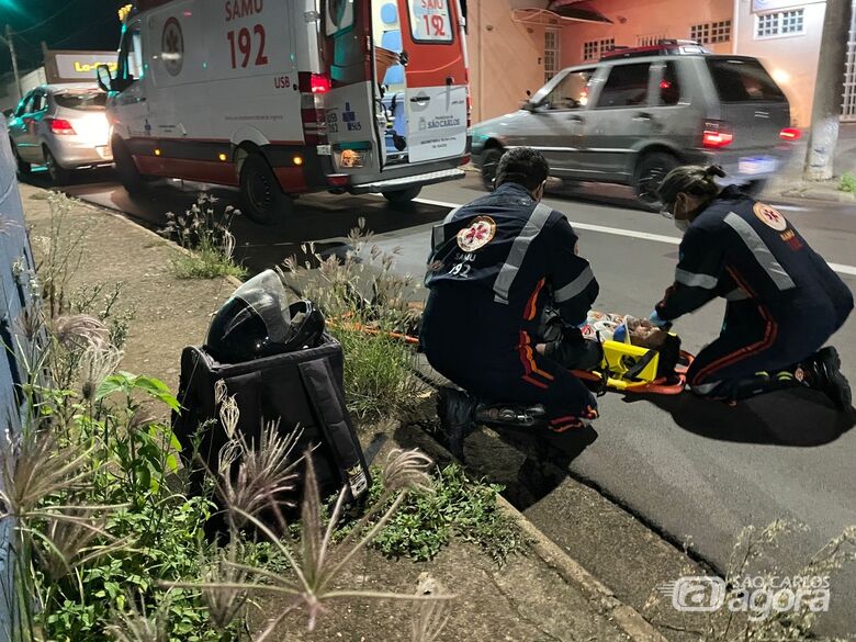 Motoboy fica ferido após colidir contra traseira de carro  - Crédito: Lourival Izaque 