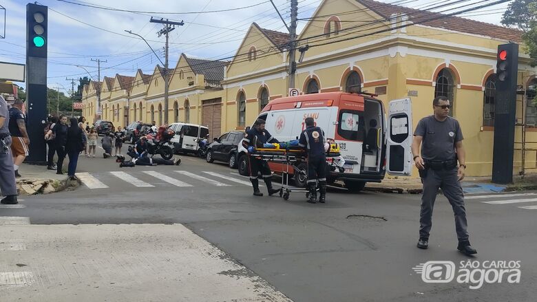 Motos batem em cruzamento no Centro - Crédito: SCA