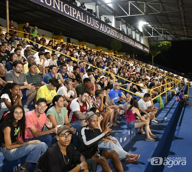 Torcedores no estádio do Luisão  - 