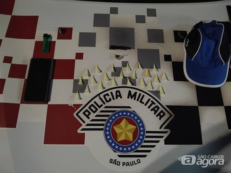 PolÃcia Militar prende homem por tráfico de drogas após perseguição no centro de Analândia -