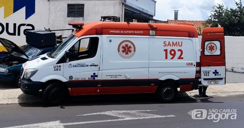 Motociclista de 21 anos sofre queda após escorregar em chinelo na Vila Prado - Crédito: SCA