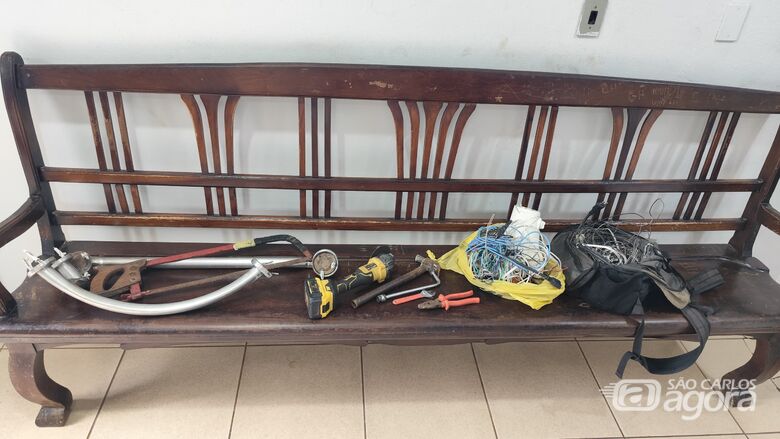 Cinco indivíduos são presos em flagrante por furto em prédio do antigo McDonald's - Crédito: Material recuperado