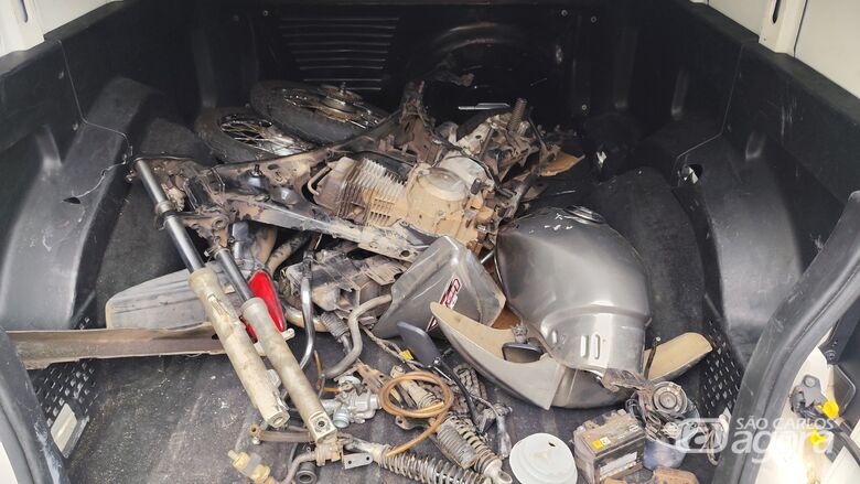 Moto produto de furto é localizada desmontada no Jardim Paulistano - Crédito: SCA
