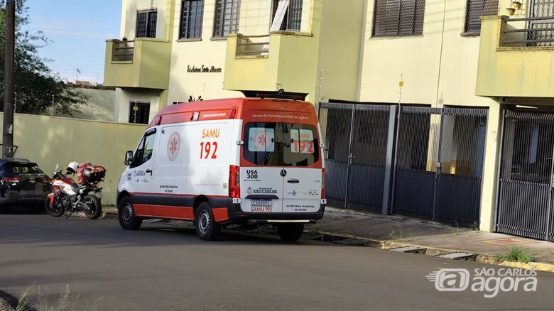 Samu defronte ao prédio  - Crédito: SCA 
