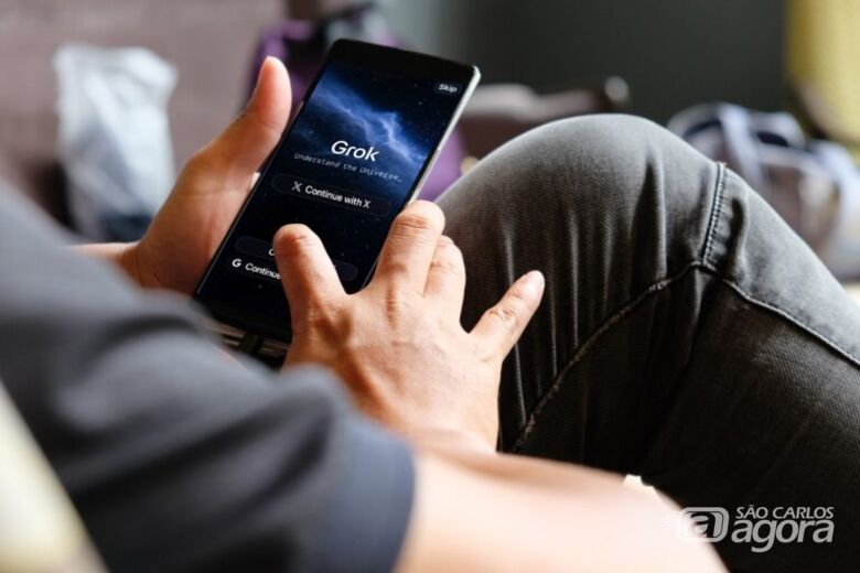 Ao contrário de outros chats de IA, o Grok não exibe mensagens de ressalva ou advertências ao gerar conteúdo | (Crédito da imagem: Envato, com edição de Lydia Soares) - 