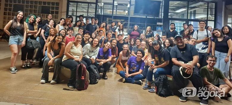 Estudantes que cursam ou já finalizaram o ensino médio, prioritariamente em escolas públicas, podem se inscrever na iniciativa até dia 15 de fevereiro (crédito da imagem: Projeto Aprender) - 