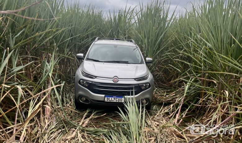 Polícia Militar localiza veículo roubado abandonado em canavial em Analândia - 