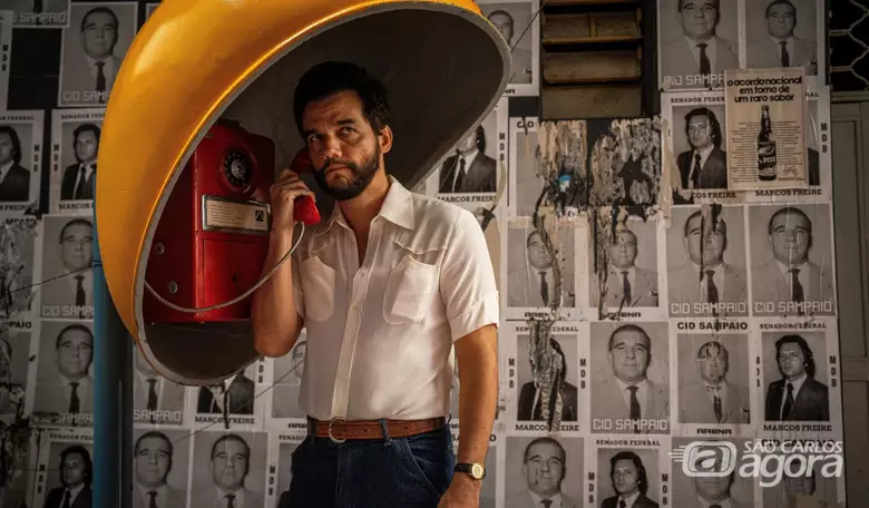 Cena de O Agente Secreto: para especialista, longa revela um país atravessado por memórias de repressão e vigilância, mas também por uma experiência cotidiana marcada pela instabilidade dos laços sociais. - Crédito: Agência Brasil