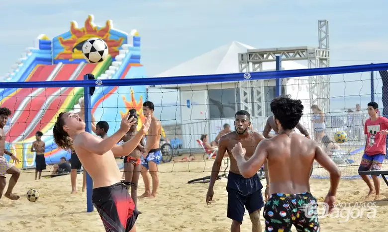  O futevôlei é uma das atividades oferecidas dentro do projeto Sesc Verão  - 