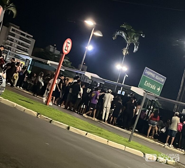 Bagunça na região do shopping Iguatemi preocupa trabalhadores e usuários do transporte público -