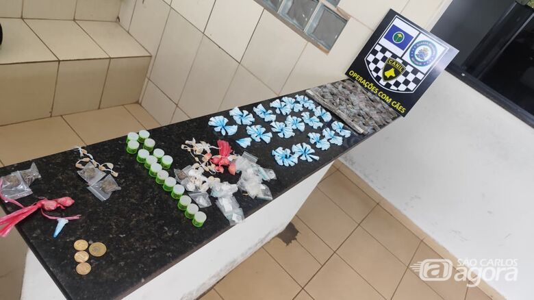 GM flagra tráfico de drogas e apreende grande quantidade de entorpecentes no bairro São Carlos 3 - Crédito: Maycon Maximino