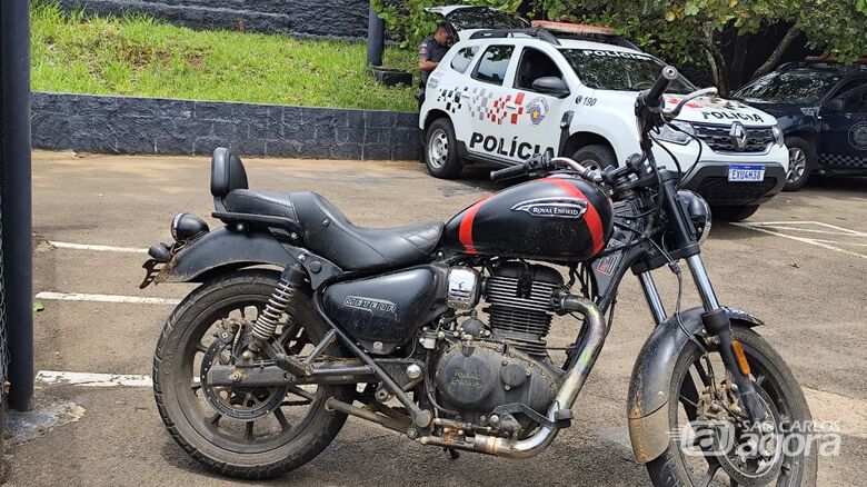 Moto produto de furto é localizada em terreno no Residencial Eduardo Abdelnur - Crédito: Maycon Maximino