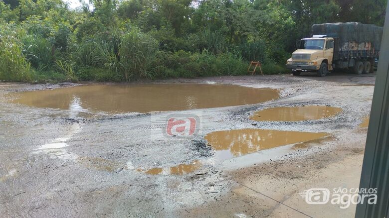 CDHU/Piscinão: moradores reclamam de vias esburacadas e lixo acumulado - 