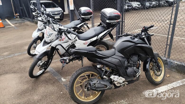 Motocicleta furtada é recuperada pela Polícia Militar no Antenor Garcia - Crédito: SCA