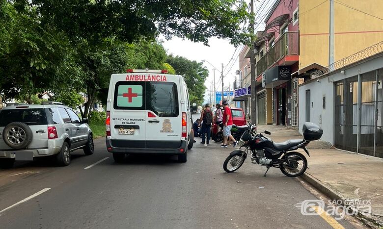 Buraco na rua Henrique Gregori, provoca acidentes e preocupa moradores; veja vídeo - 