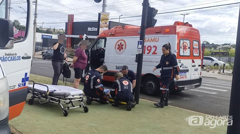 Pedestre é atropelada na Avenida Tancredo de Almeida Neves - Crédito: SCA