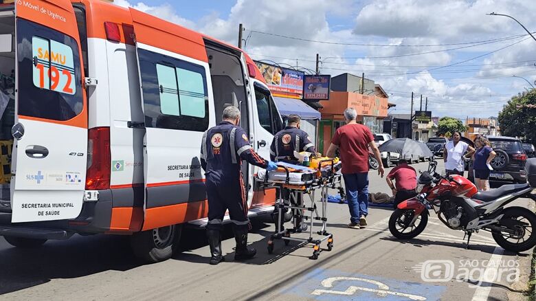 Colisão entre moto e carro deixa motociclista ferida no bairro Maria Stella Fagá - Crédito: SCA