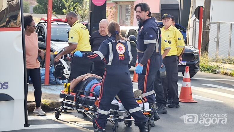 Carro avança sinal de pare e causa acidente no Centro  - Crédito: SCA