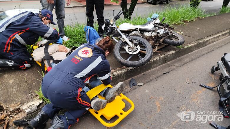 Motociclista fica ferido após colisão traseira no Santa Felícia - Crédito: SCA