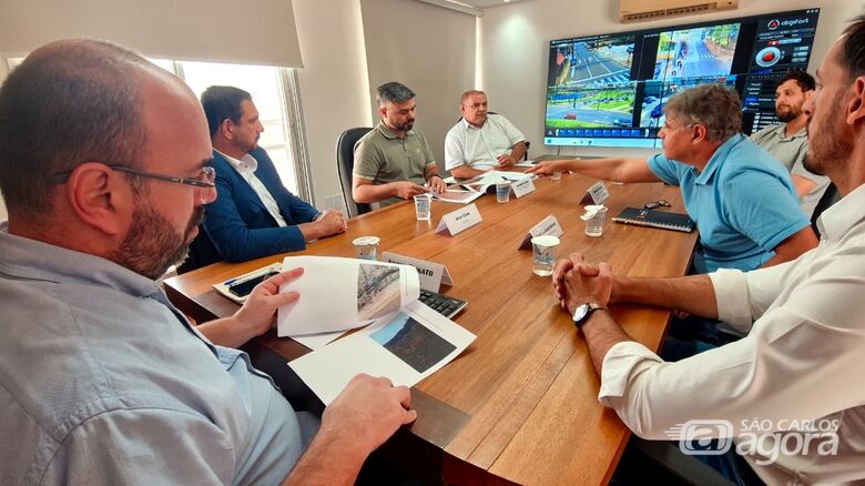 Prefeitura recebe relatório do CREA-SP sobre inspeção de pontes e viaduto - 