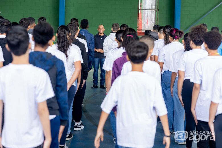 Alunos em escola civico-militar - Crédito: divulgação 