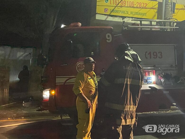 Incêndio atinge imóvel utilizado por moradores de rua na região da Santa Casa - Crédito: SCA