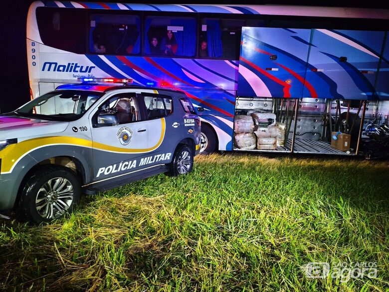 Abordagem ao ônibus ocorreu na altura da cidade de Ibaté - Crédito: SCA