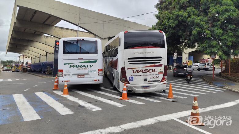 Ônibus quebra próximo ao Terminal Rodoviário e causa transtornos - 
