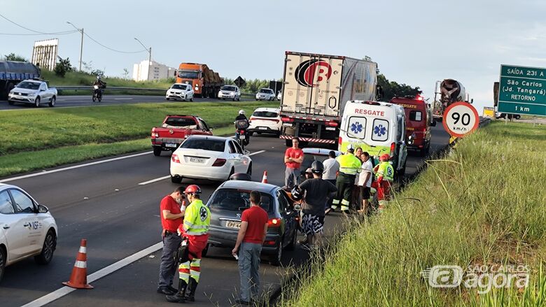 Colisão deixa motociclista ferido na Washington Luís  - Crédito: SCA