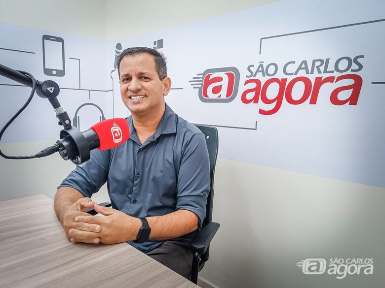 O vice-prefeito Roselei Françoso: "Atualmente a aduana só permite utilização para aviões para manutenção de aviões da Latam. Mas pretendemos promover um grande ciclo de desenvolvimento a partir da consolidação de um grande aeroporto de cargas" - Crédito: Jean Guilherme/SCA