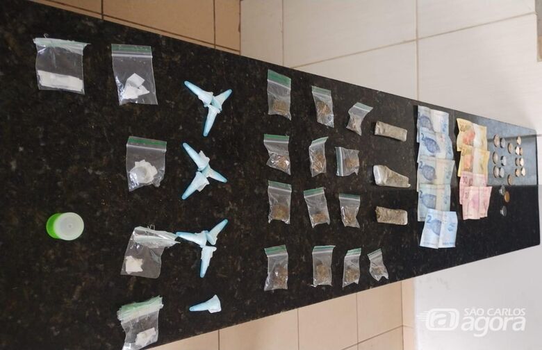 Equipe de RPM detém jovem por tráfico de drogas no Santa Angelina - Crédito: SCA