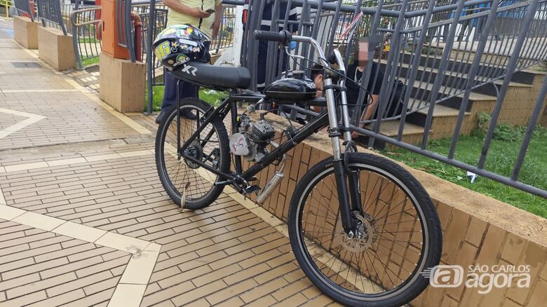 Adolescente fica ferido após colisão entre bicicleta motorizada e ônibus na Vila Nery - Crédito: SCA