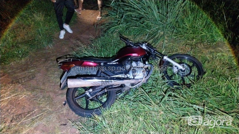 Motociclista morre após atropelar cavalo na SP-215 -
