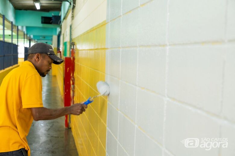 As obras incluem reformas nas quadras esportivas, cozinhas, refeitórios e salas de aula de unidades que atendem estudantes do Ensino Fundamental e do Ensino Médio - Crédito: Agência SP