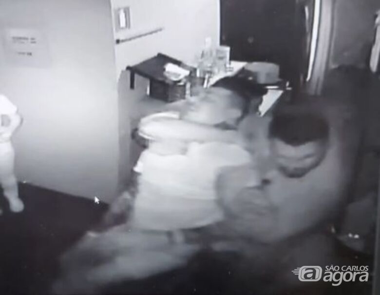 Júri condena bombeiro civil por morte de empresário na região; vídeo mostra agressões  - Crédito: Foto: Reprodução