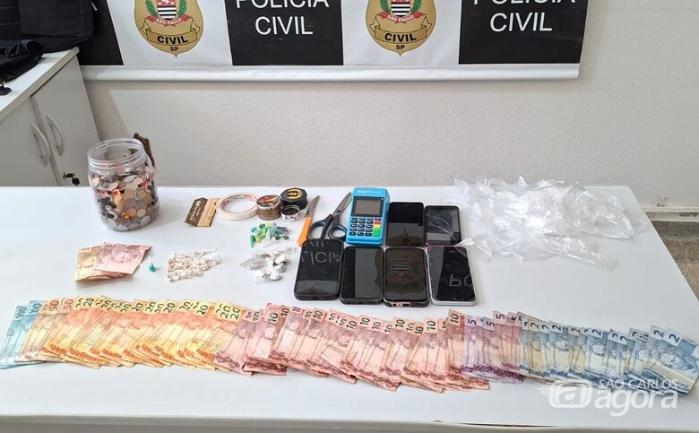 Polícia Civil prende mulher por tráfico de drogas em Ribeirão Bonito - 