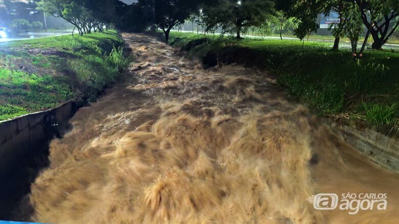 Região do Kartódromo fica totalmente alagada e é interditada após forte chuva - 