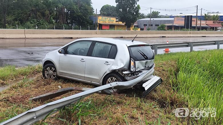Aquaplanagem provoca acidente na SP-318 em São Carlos - Crédito: SCA