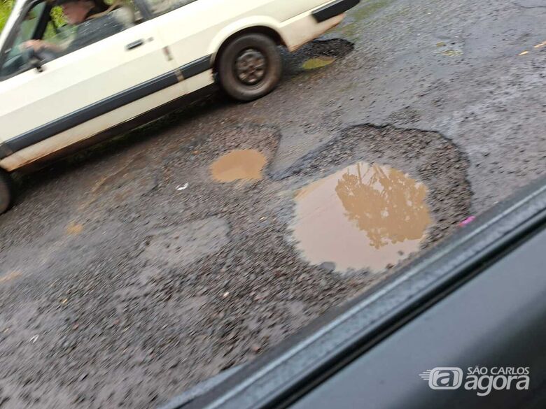 Moradores cobram duplicação e recapeamento em acesso a bairros da região do Samambaia - 