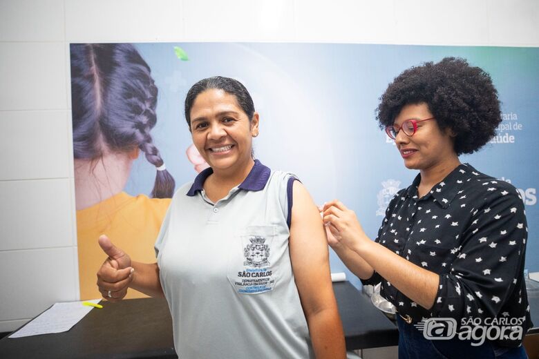 Servidores da Saúde são os primeiros a receber nova vacina contra a dengue - 