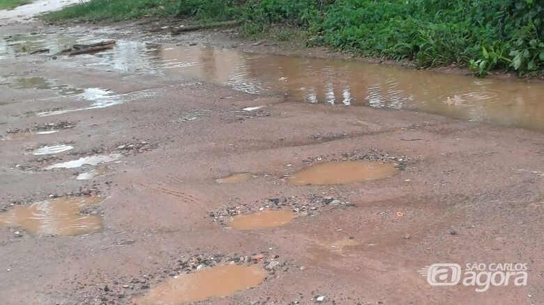 Moradores do Aracê de Santo Antônio cobram melhorias em estrada após período de chuvas - 